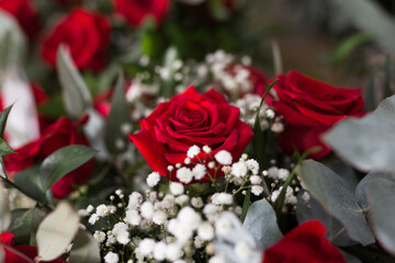 Beautiful bouquet of red roses - 795087078