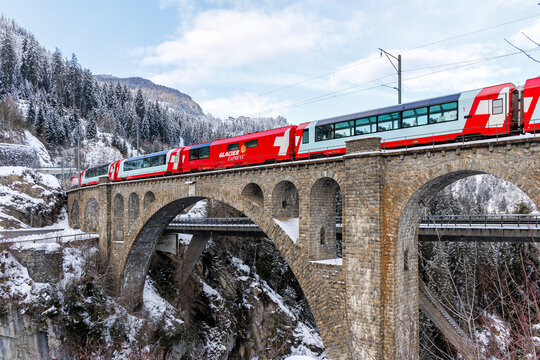 Glacier Express train of Rhaetian Railway at the Soliser Viaduct on Albula line in the Swiss Alps in Solis, Switzerland