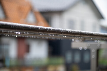 雨に濡れた物干し竿