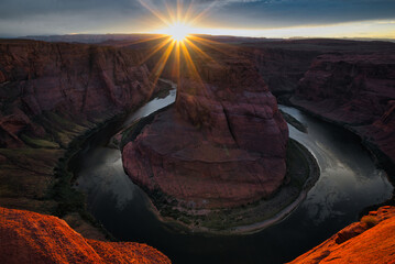 Sunset horseshoe bend with a sunstar