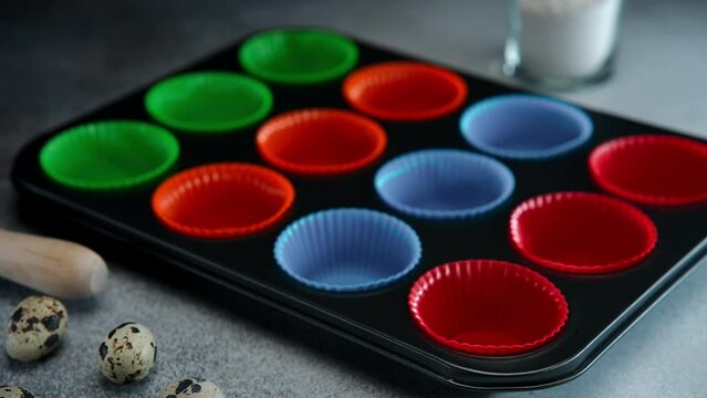 This video shows a detailed view of a muffin pan filled with cupcake tins. The camera closely examines each individual cupcake tin within the pan.