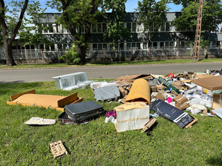 Garbage next to the road in the city