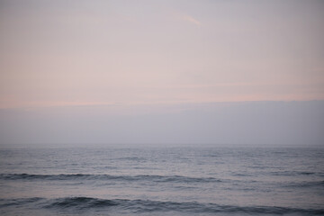 Fototapeta na wymiar Sunrise over the ocean