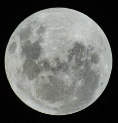 Full moon on black / Luna llena