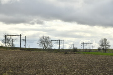 Ligne de chemin de fer électrifié Bruxelles-Tournai aux environs du village de Gibecq (Ath)