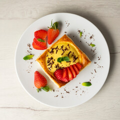 Puff pastry dessert with strawberries and blackberries filled with pastry cream.
