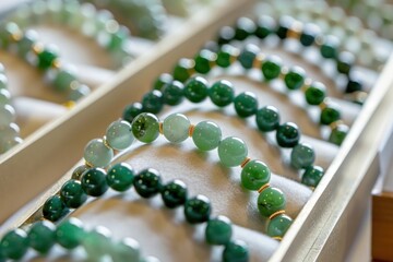 Luxurious natural jade bead bracelet