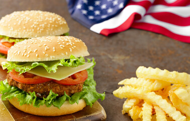 Independence day picnic hot dogs and hamburgers - 795447030