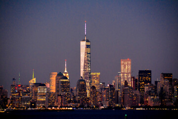 Lower Manhattan Skyline at Night - obrazy, fototapety, plakaty