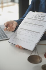 Obraz premium Lawyer, legal advisor, businessman brainstorming information on agreement details Business contracts in legal processing books for accuracy in contract documents. joint financial investment.