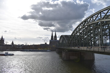 Fototapeta premium bridge over the river (cologne)