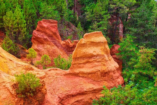 Roussillon, Luberon. Languedoc, Provence Frankreich France, Ockerfelsen