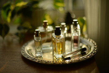 Obraz na płótnie Canvas perfume bottles on a silver tray