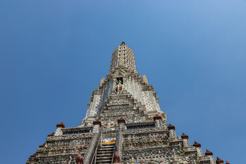 The visiting card of the capital of Thailand is the Buddhist temple Wat Arun, Temple of Dawn, which is located on the banks of the Chao Phraya River.