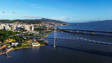 Fototapeta na wymiar Ponte Hercílio Luz, Florianópolis, Santa Catarina.