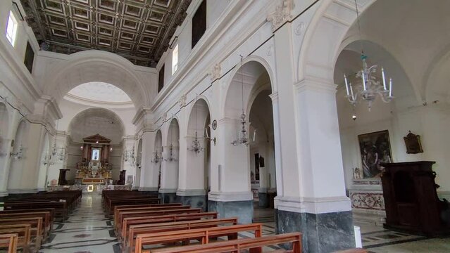 Maiori - Interno del Santuario di Santa Maria a Mare