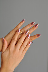 unhas metalizadas rosa 