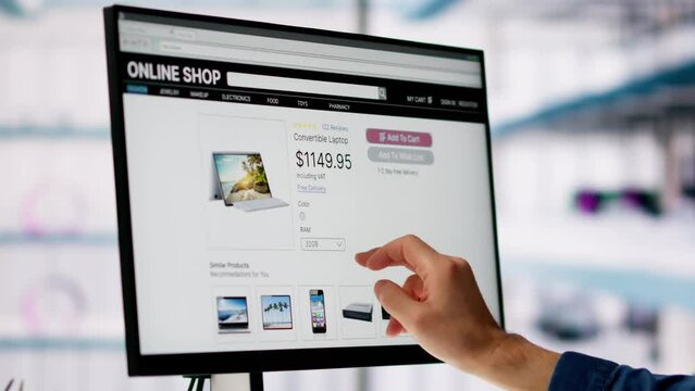 Mann Mit Online-E-Commerce-Shop