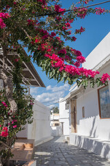 Gasse in der Altstadt von Lindos, Rhodos