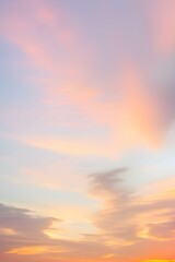 Fototapeta premium 夕焼けの淡いオレンジと水色の爽やかな空