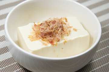 かつおぶしとお豆腐