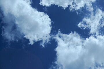 日本の青空と雲