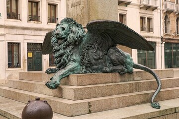 statua in bronzo leone alato venezia