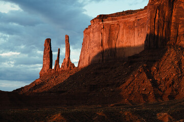 Sunrise in the beautiful mesas of Monument Valley, Utah