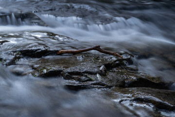 爽やかな川の流れ