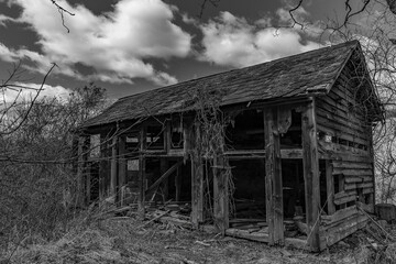 Abandoned barn in the Delaware Water Gap  National Recreation Area in black and white