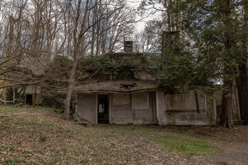 Obraz premium Abandoned house in the Delaware Water Gap National Recreation AreaA