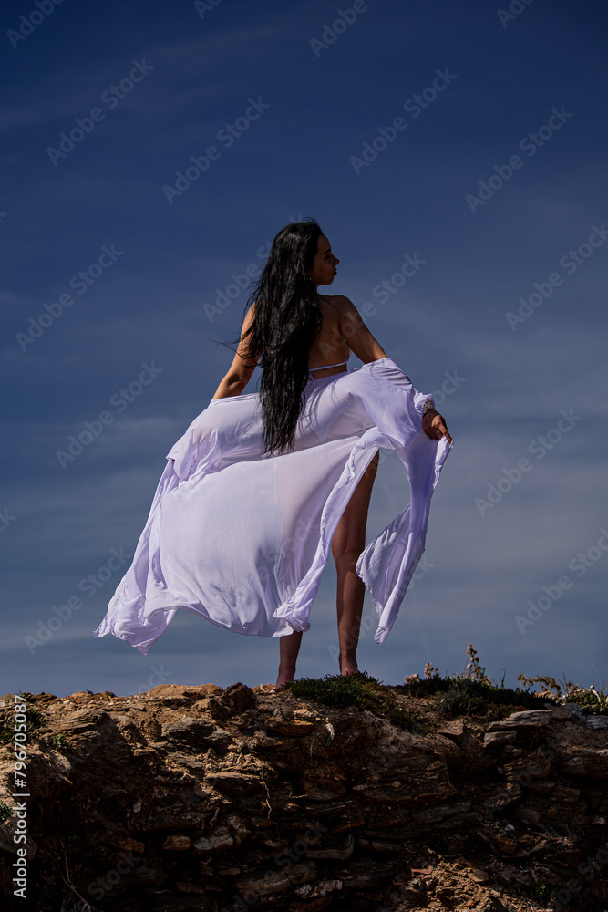 Wall mural femme modèle séance photo a la plage