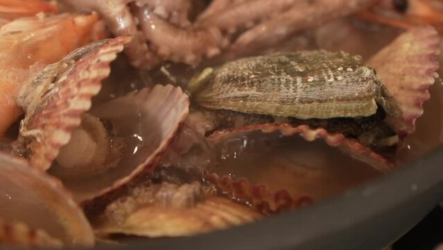 해물 조개탕 해산물 음식 식사 전골