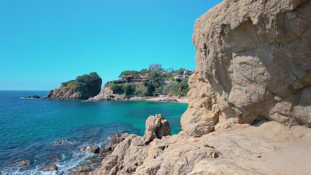 sea and rocks