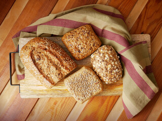 Multigrain high-quality bread and rolls baked according to traditional recipes. Products from Poland promoting a healthy lifestyle.