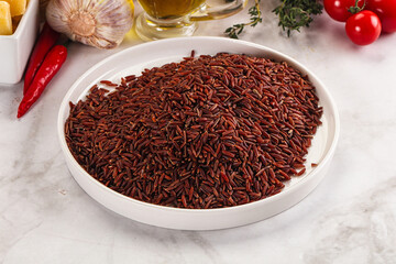 Red raw dry rice gor cooking