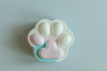 ceramic jewelry box in the shape of a cat's paw on a gray background