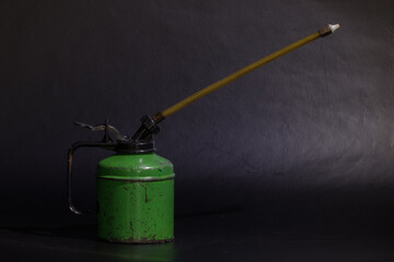 Oil can pumped by thumb