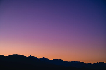 夕方の美しい山岳風景