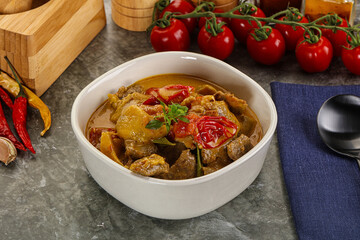 Yellow THai curry with beef