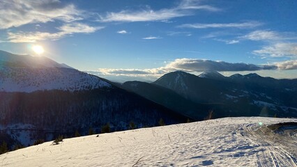 Panorama im winter in kosovo in brezovic w&auml;hrend eines kalten winter tages