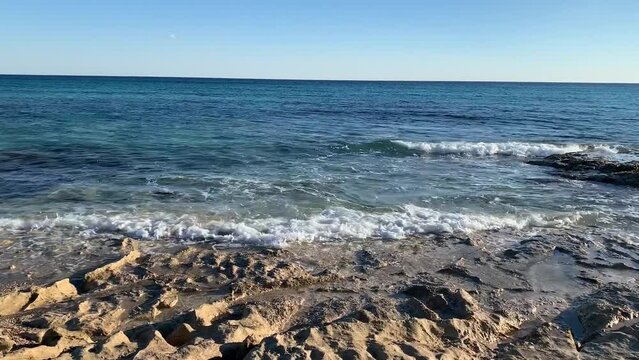 Cyprys Ayia Napa waves on the beach