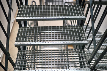 Stalowa konstrukcja z kratownicy na schody © FotoDax