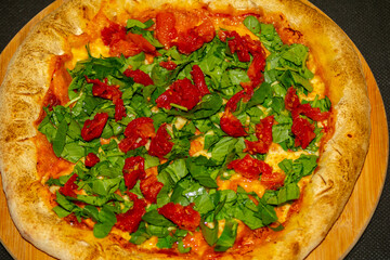 Arugula pizza with sun-dried tomatoes