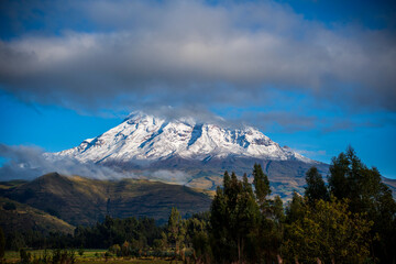 Chimborazo, volcán mas alto del Ecuador,  hermosa  vista desde la carretera  
