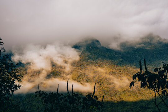 Parque nacional Sangay en ecuador, lagunas de atillo y monta&ntilde;as empinadas de los andes 
