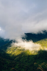 Parque nacional Sangay en ecuador, lagunas de atillo y montañas empinadas de los andes 