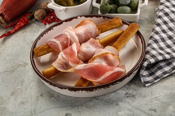 Antipasti - Grissini with pork bacon