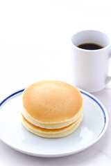 ふわふわの食感の美味しいパンケーキと、淹れたてのコーヒーで、コーヒーブレイク
