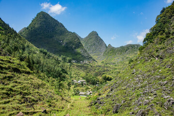 Fototapeta premium Trekking in the Dong Van Global Geopark, Ma Pi Leng, Ha Giang, Vietnam
